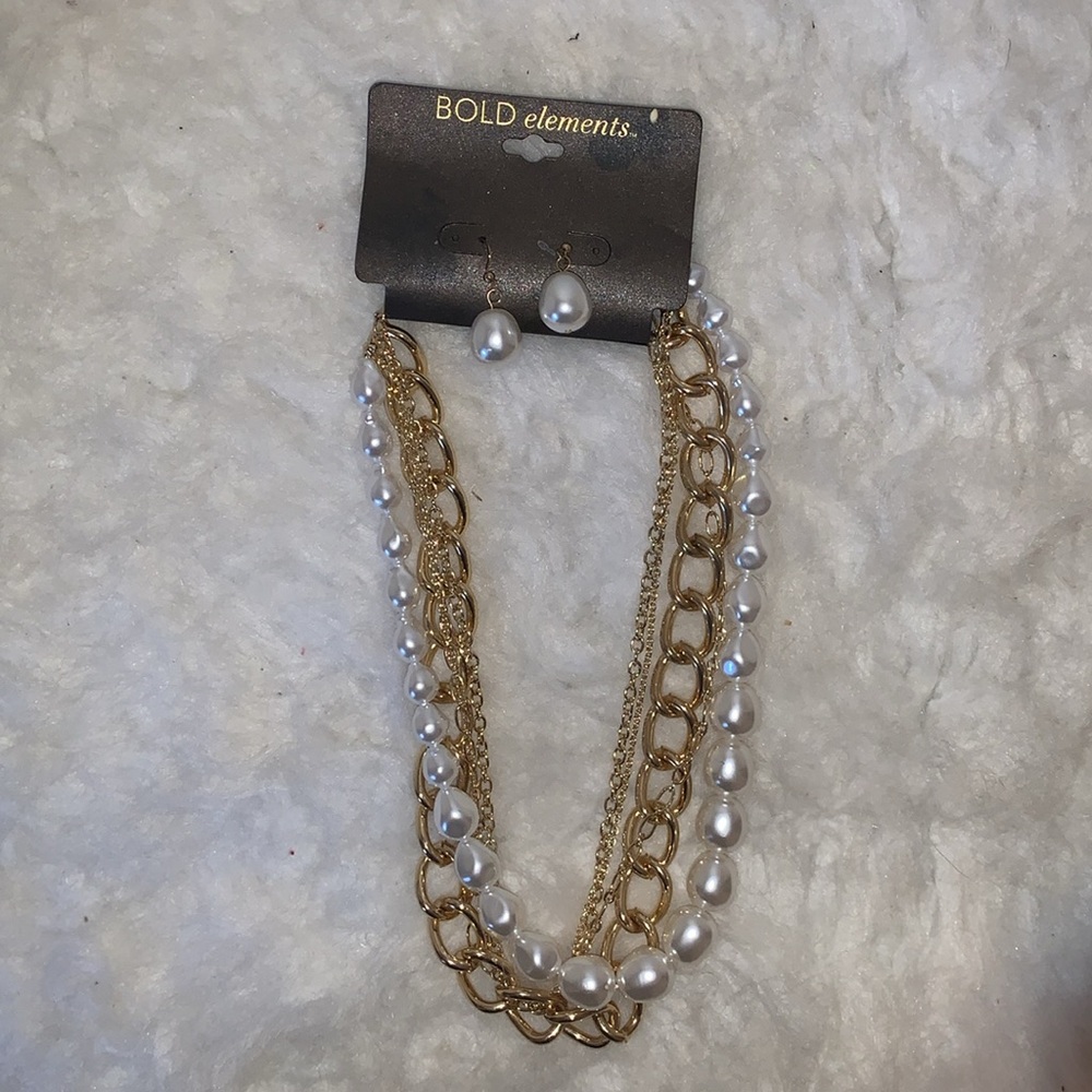 Set of earrings and necklaces. NWOT